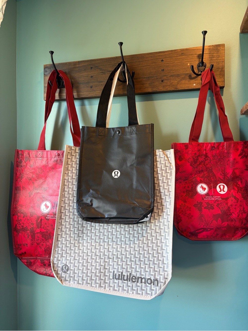 🔥🆕🔥 Lululemon Reusable Shopper Tote Bags - Lot of 4 (Team Canada + Classic)